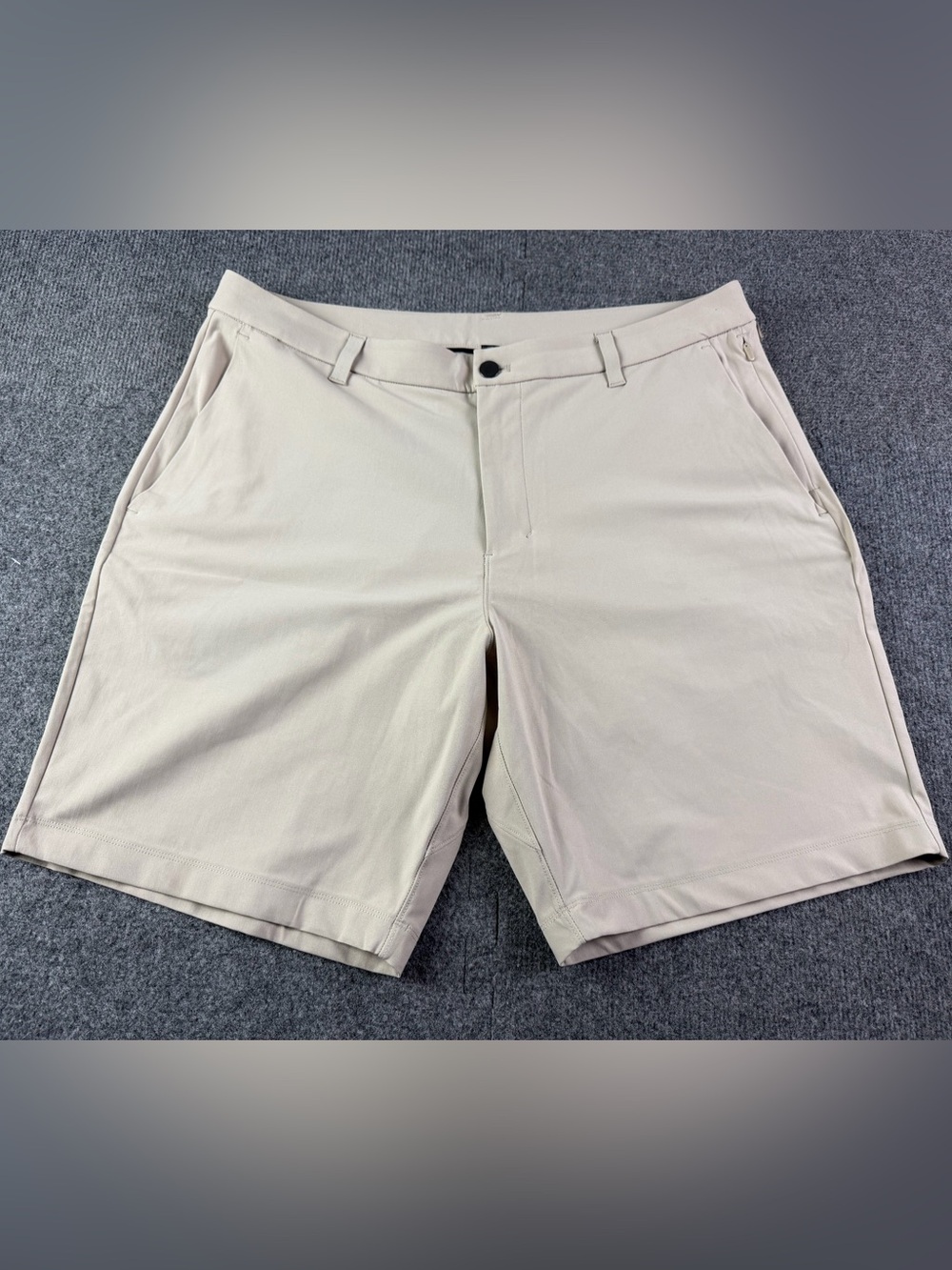 Lululemon Commission Mens Flat Front 9" Chino Shorts Size 36 Beige